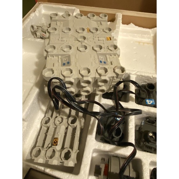 Vintage 1985, Robotix Series R-2000 by Milton Bradley - Picture 11 of 12